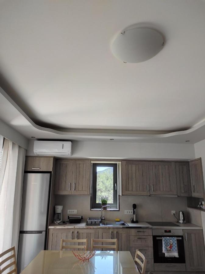 Villa Iris Complex *