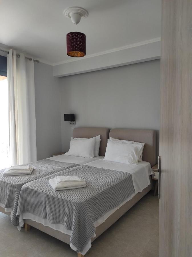 Villa Iris Complex *