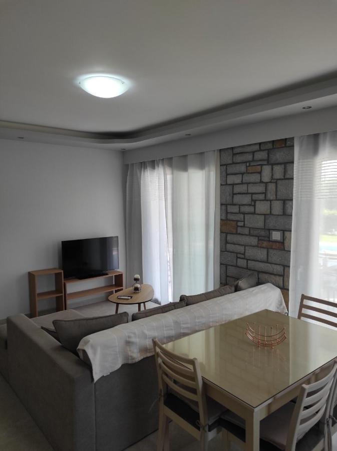 Villa Iris Complex