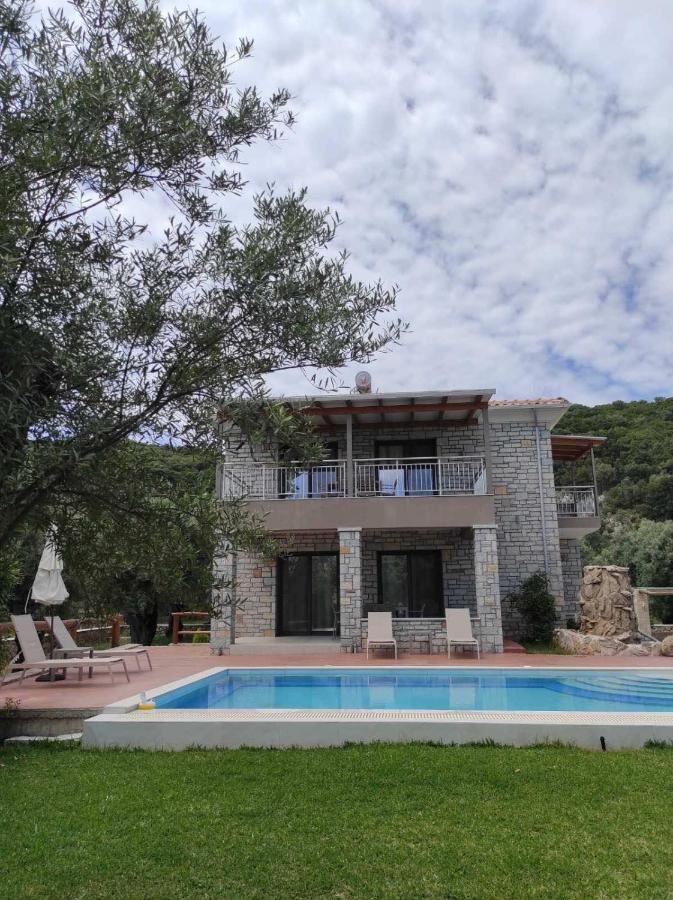 Villa Iris Complex