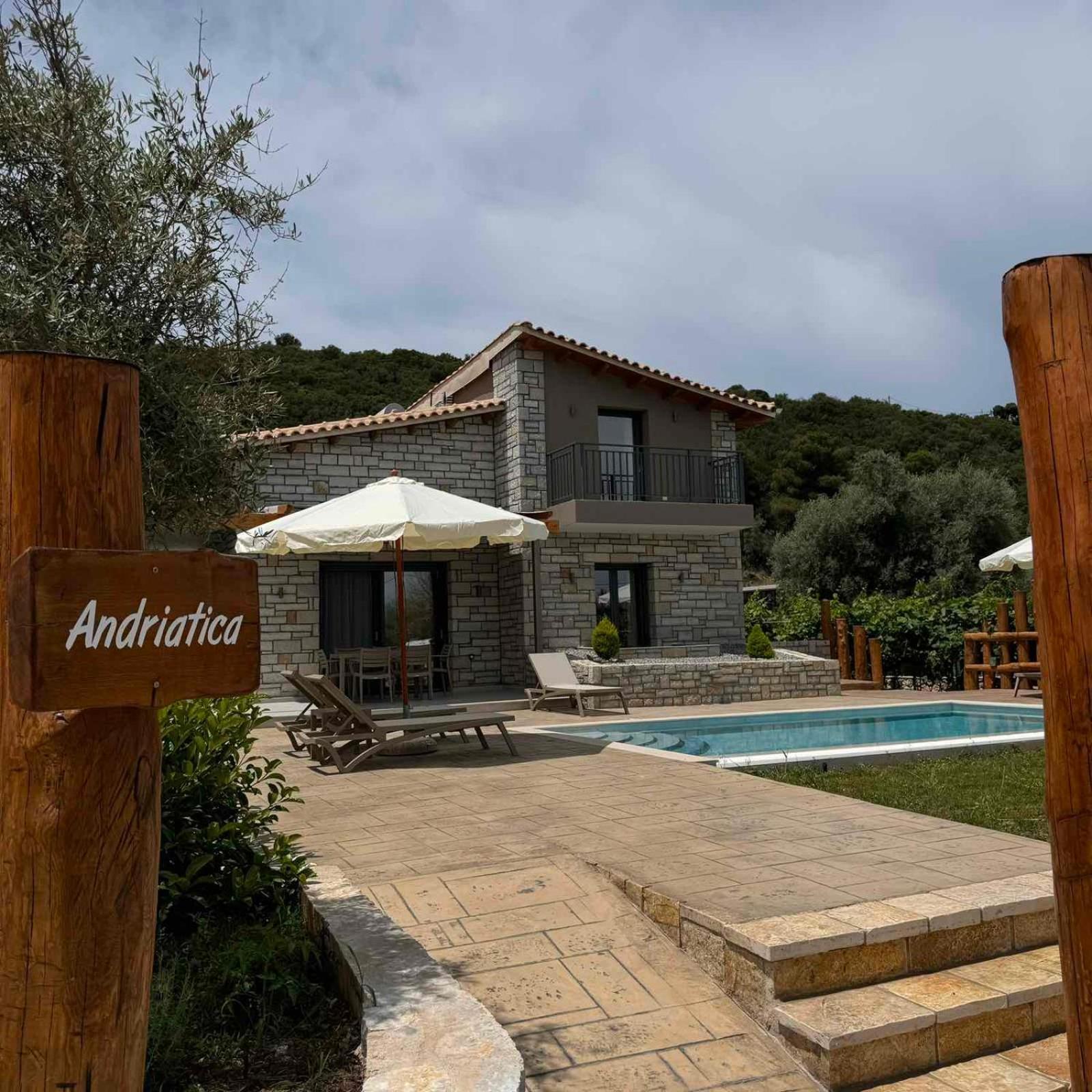 Iris Complex Villa *