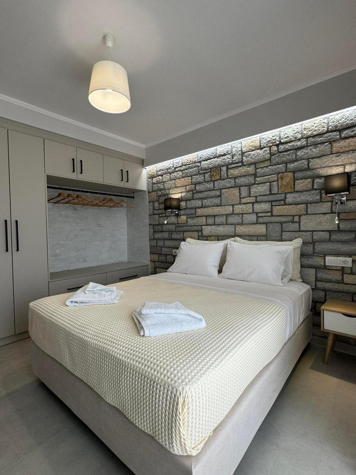 Iris Complex Villa *